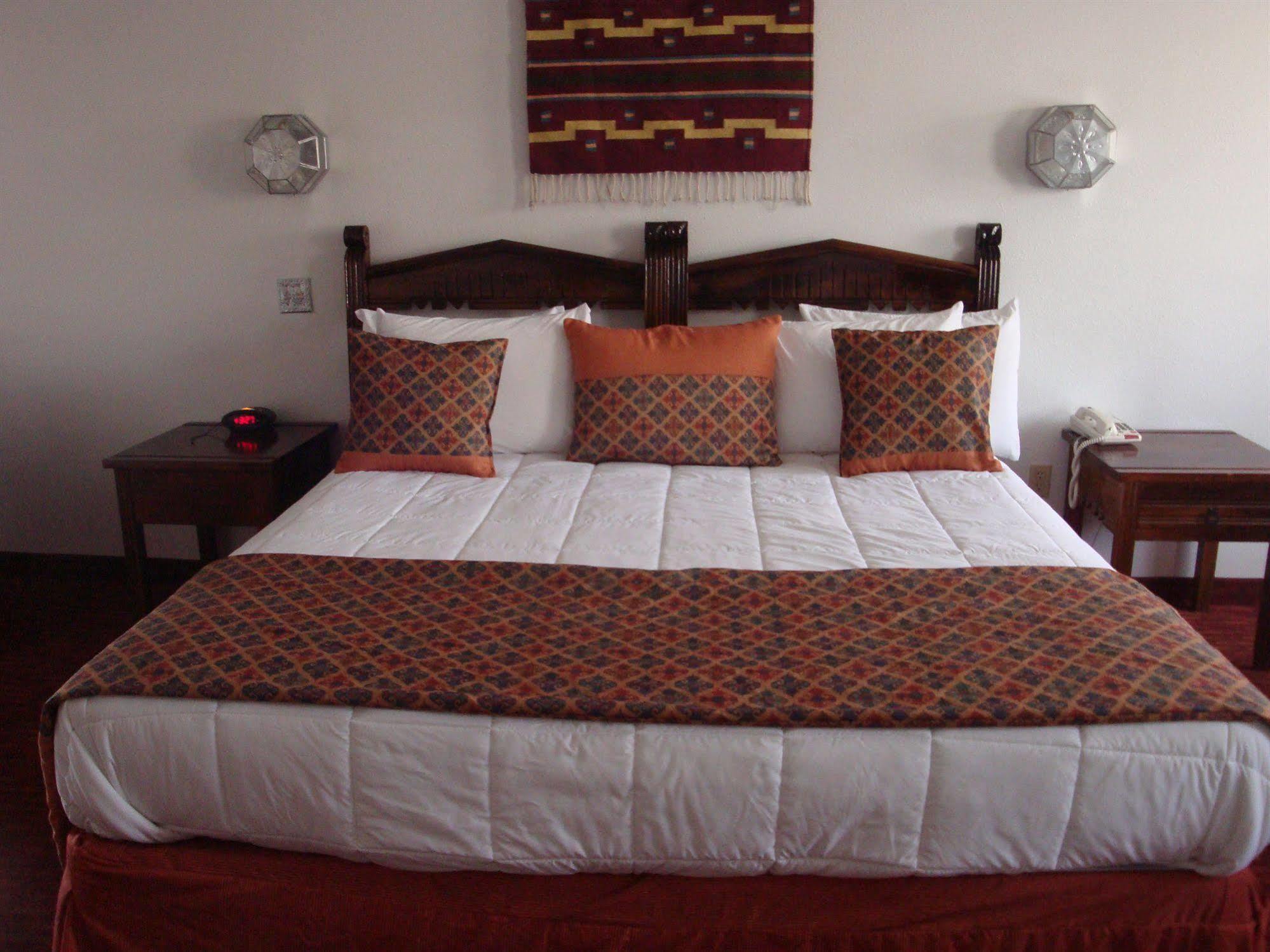 Sandia Peak Inn Old Town Abq, A Howard Johnson By Wyndham Albuquerque Exterior foto